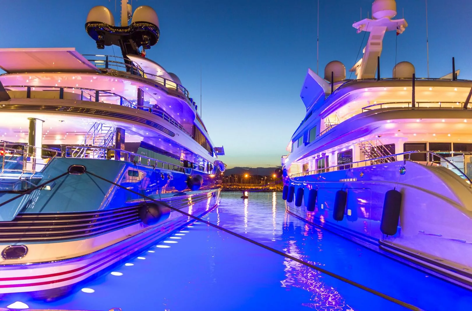 party on luxury yacht