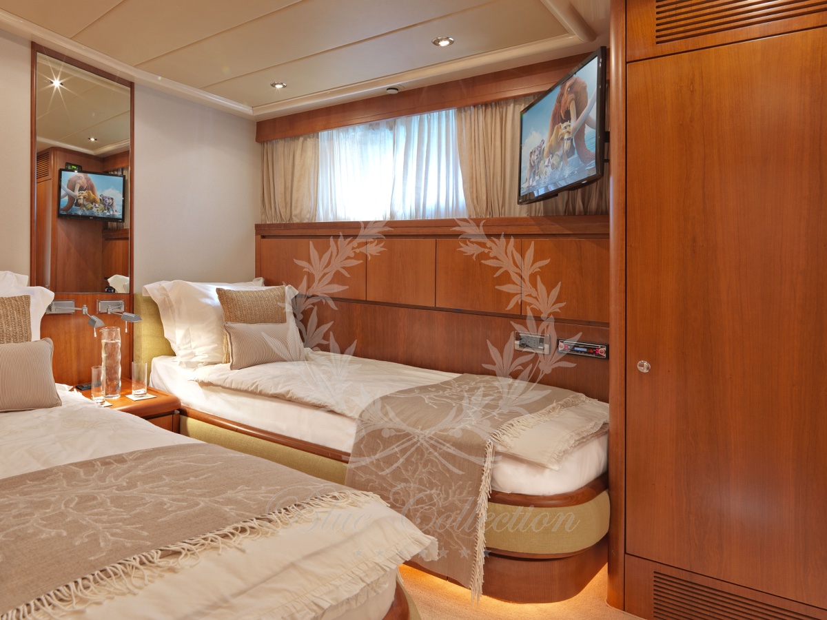 Luxury_Yacht_for_Charter_Mykonos_Greece_Maritina11