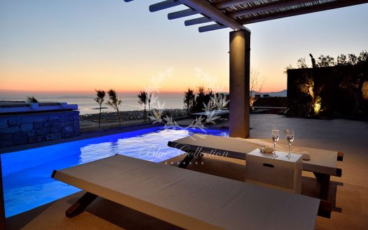 Private Villa for Rent in Mykonos | Private Pool | Mykonos Town & Sea Views | Sleeps 6 | 3 Bedrooms | 3 Bathrooms | REF: 180412305 | CODE: KRC-4