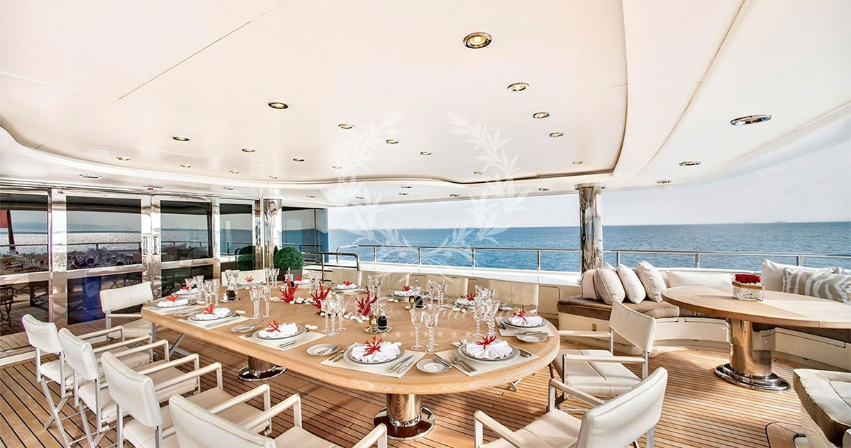 Greece_Luxury_Yachts_LIGHT_HOLIC-(9)