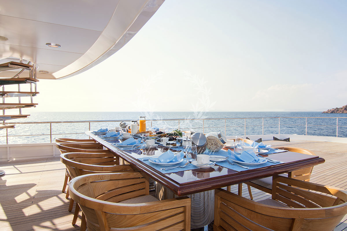 Greece_Luxury_Yachts_MY_O-NATALINA-(1)