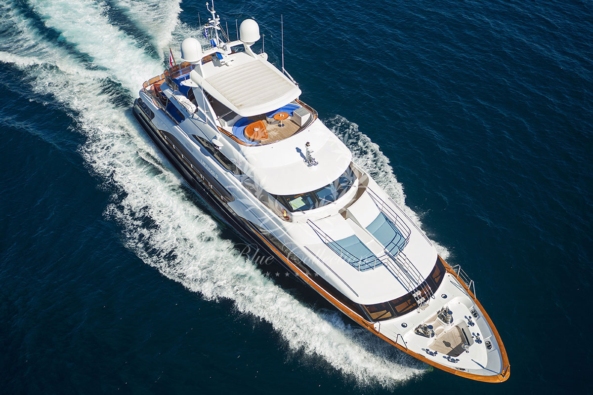 luxury yachts for hire in greece