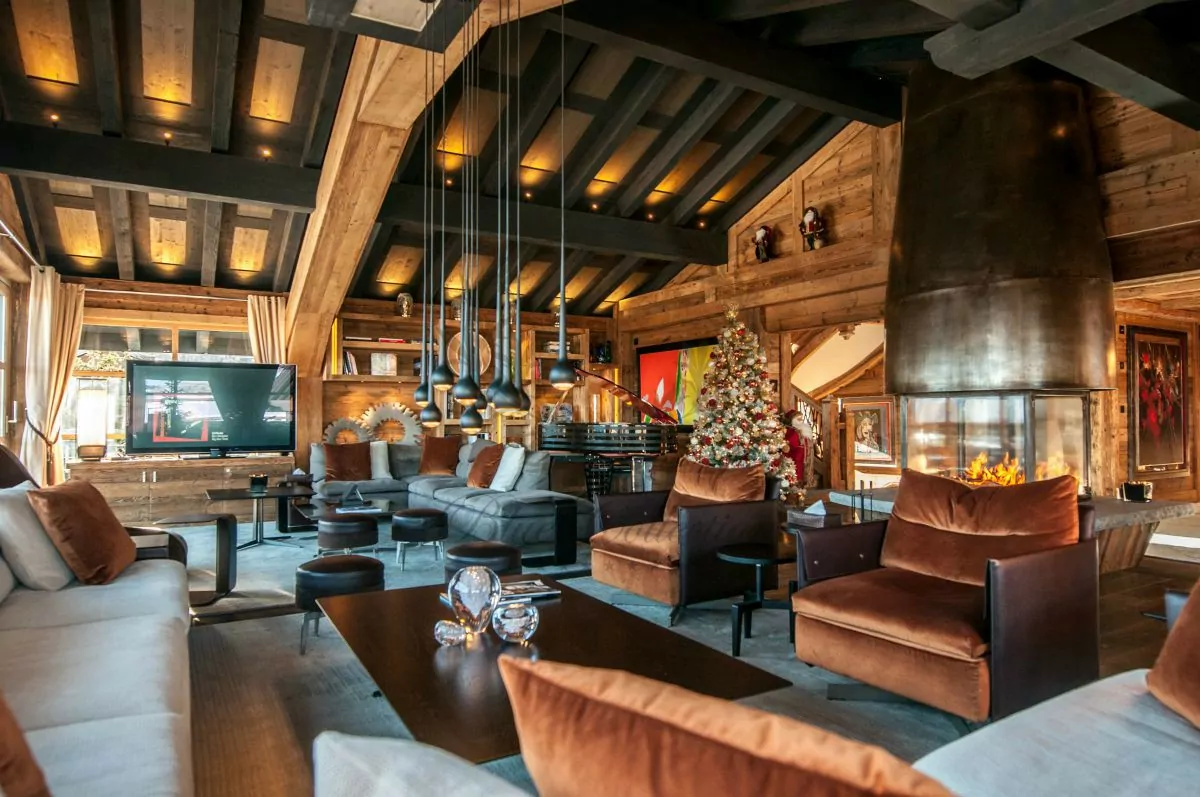 Luxury Ski Chalet to Rent in Courchevel 1850 – France |Sleeps 16 | 8 Bedrooms |8 Bathrooms| REF:  180412194 | CODE: FCR-9