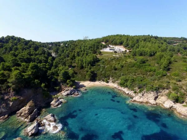 Luxury Seafront Villa for Rent in Skiathos – Greece | Private Infinity Pool | Sea & Sunset Views | Sleeps 12 | 6 Bedrooms | 6 Bathrooms | REF: 180412327 | CODE: VSK-1