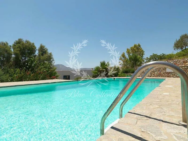 Elegant Villa for Rent in Paros - Greece | Shared Pool | Sea View 