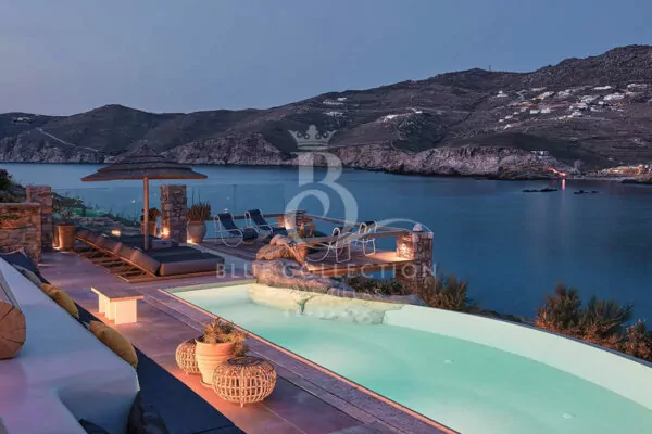 Private Beachfront Villa for Rent in Mykonos – Greece | Ftelia | Private Infinity Pool | Sea View | Sleeps 14 | 7 Bedrooms | 8 Bathrooms | REF: 180412298 | CODE: FTL-6