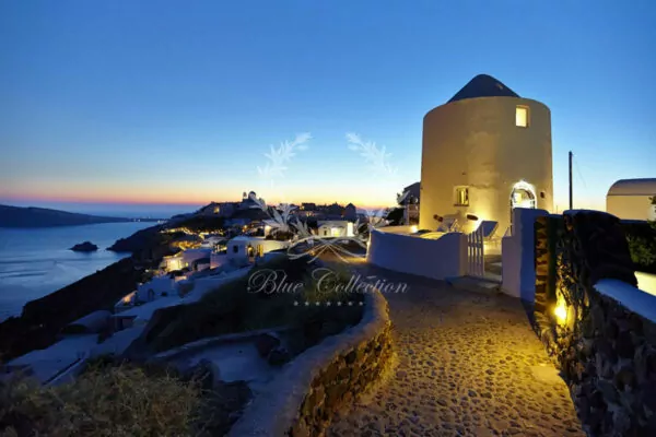 Private Villa for Rent in Santorini – Greece | Oia | Cave Style Outdoor Hot Tub | Sea, Caldera & Sunset Views | Sleeps 2 | 1 Bedrooms | 1 Bathrooms | REF: 180412462 | CODE: STR-3