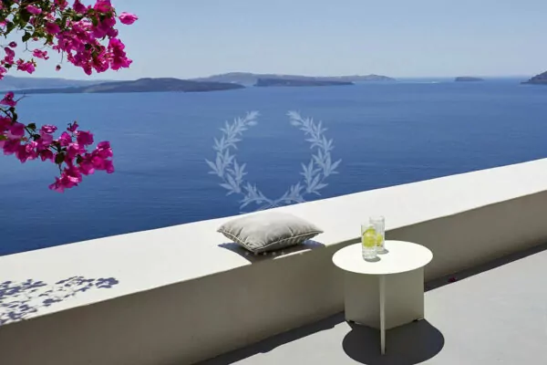 Private Villa for Rent in Santorini – Greece | Oia | Cave Style Outdoor Hot Tub | Sea, Caldera & Sunset Views 