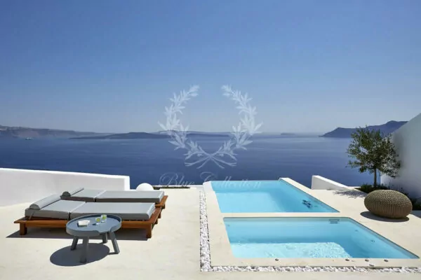 Private Villa for Rent in Santorini – Greece | Oia | Private Infinity Pool & Outdoor Hot Tub | Sea, Caldera & Sunset Views | Sleeps 6 | 3 Bedrooms | 3 Bathrooms | REF: 180412464 | CODE: STR-5