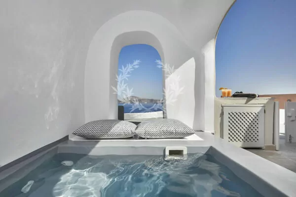 Private Villa for Rent in Santorini – Greece | Oia | Cave Style Outdoor Hot Tub | Sea, Caldera & Sunset Views | Sleeps 2 | 1 Bedrooms | 1 Bathrooms | REF: 180412466 | CODE: STR-7