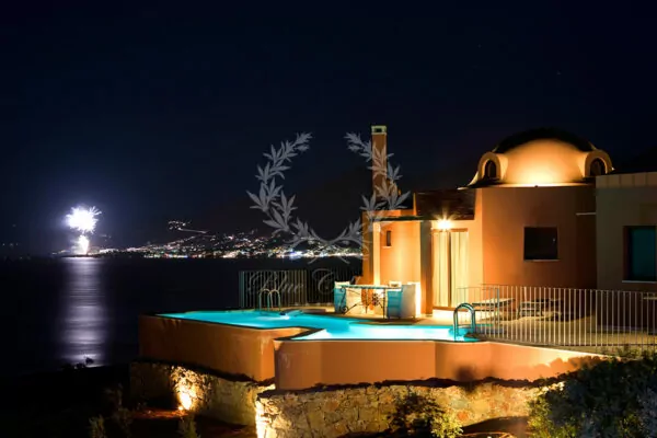 Private Villa for Rent in Crete – Greece | Elounda | Private Heated Infinity Pool | Sea & Sunrise View | Sleeps 4 | 2 Bedrooms | 2 Bathrooms | REF: 180412547 | CODE: CDE-1