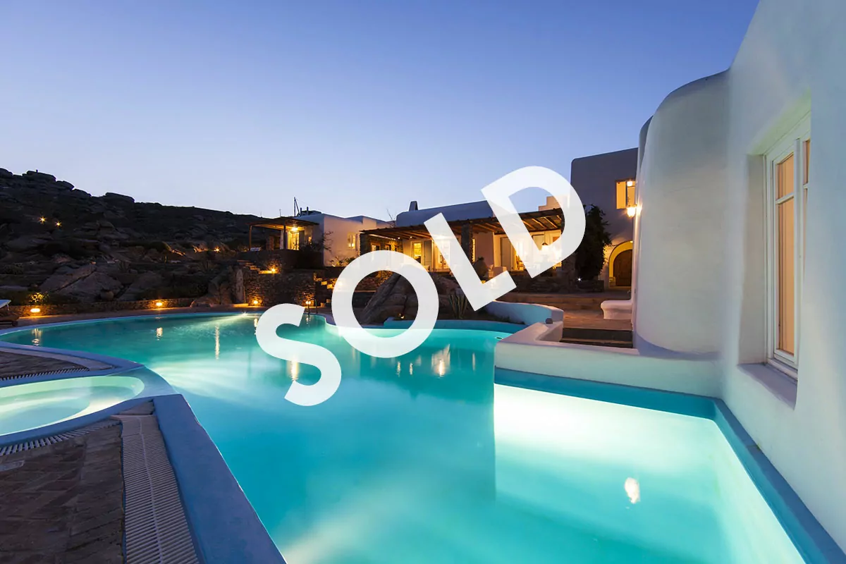 Villa for Sale in Mykonos Greece | Mykonos - Agrari  |Absolute Private Villa with Infinity Pool & Stunning view | Sleeps 12 | 6 Bedrooms |6 Bathrooms| REF:  180412178 | CODE: SDLV