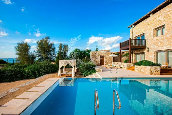Private Beachfront Villa for Rent in Peloponnese – Greece | Messinia | Private Infinity Pool | Sea & Sunset View | Sleeps 6 | 3 Bedrooms | 4 Bathrooms | REF: 180412566 | CODE: RCN-4