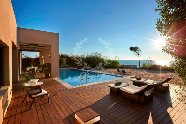 Luxury Beachfront Villa for Rent in Peloponnese – Greece | Messinia | Private Infinity Pool | Sea & Sunset View | Sleeps 4 | 2 Bedrooms | 2 Bathrooms | REF: 180412564 | CODE: RCN-2