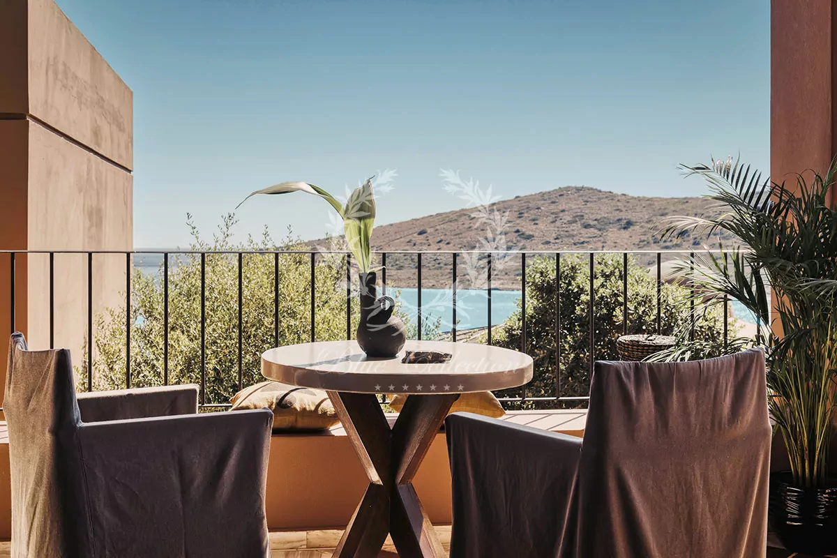 Luxury Suite for Rent in Crete – Greece | Elounda | Outdoor Heated Jacuzzi | Sea & Sunrise View | Sleeps 4 | 2 Bedrooms | 2 Bathrooms | REF: 180412562 | CODE: CDE-8
