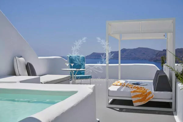 Private Suite for Rent in Santorini – Greece | Oia | Private Plunge Pool | Sea, Sunset & Caldera Views | Sleeps 2 | 1 Bedroom | 1 Bathroom | REF: 180412569 | CODE: STR-13
