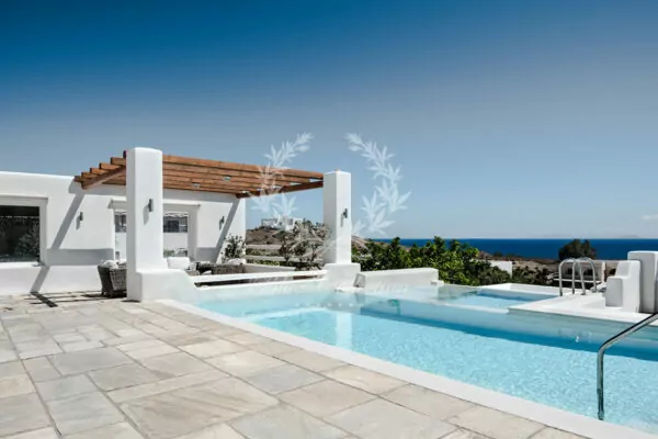 Private Villa for Rent in Santorini – Greece | Vourvoulos | Private Pool & Jacuzzi | Sea & Sunrise Views | Sleeps 4 | 2+1 Bedrooms | 2 Bathrooms | REF: 180412651 | CODE: ASV-5