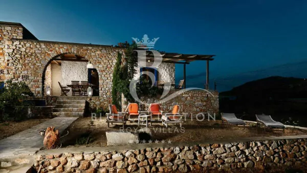 Elegant Villa for Rent in Paros – Greece | Shared Pool | Sea View | Sleeps 10 | 5 Bedrooms | 4 Bathrooms | REF: 180412666 | CODE: PRS-4