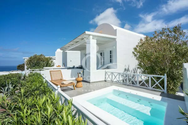 Luxury Villa for Rent in Santorini – Greece | Oia | Private Heated Spa | Sea & Sunset View 