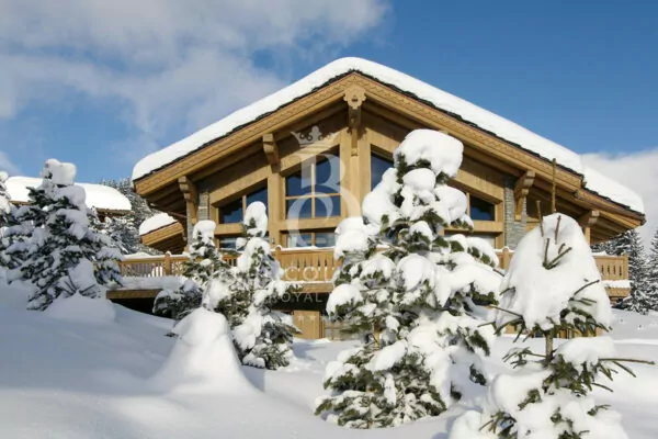 Luxury Ski Chalet to Rent in Courchevel 1850 – France | Private Indoor Jacuzzi with Swim Jet | Sleeps 10+2 | 5+1 Bedrooms | 5 Bathrooms | REF: 180412776 | CODE: FCR-44