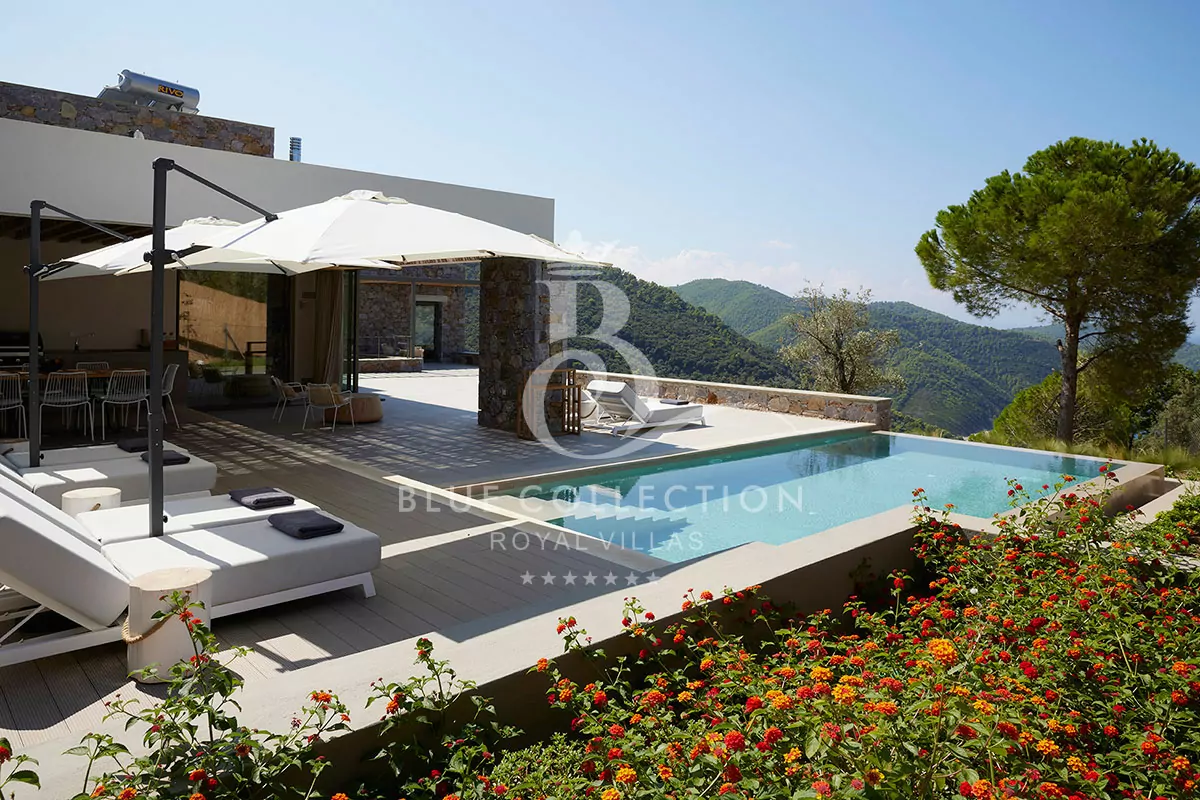 Luxury Villa for Rent in Skiathos – Greece | Private Infinity Pool | Sea & Sunset Views | Sleeps 8 | 4 Bedrooms | 4 Bathrooms | REF: 180412808 | CODE: VSK-4