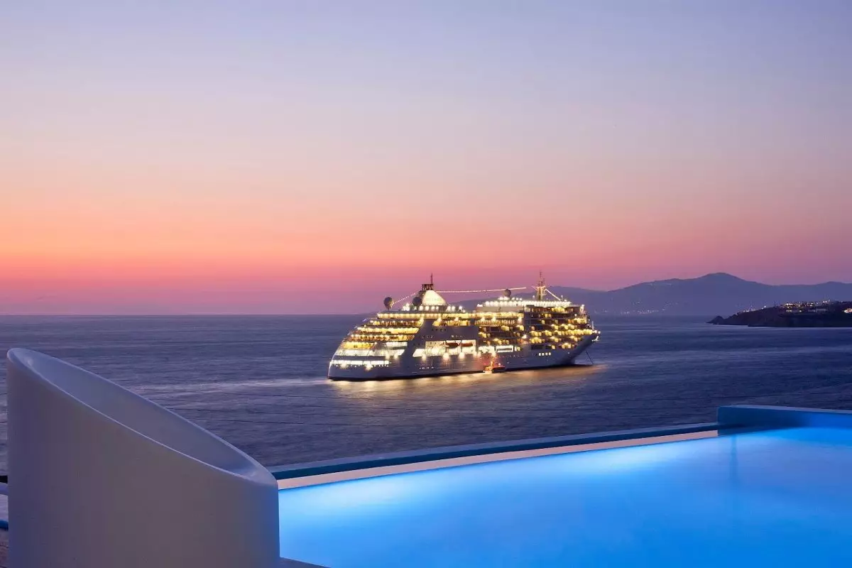 Cavo Tagoo Mykonos: Stunning sunset views from the pool