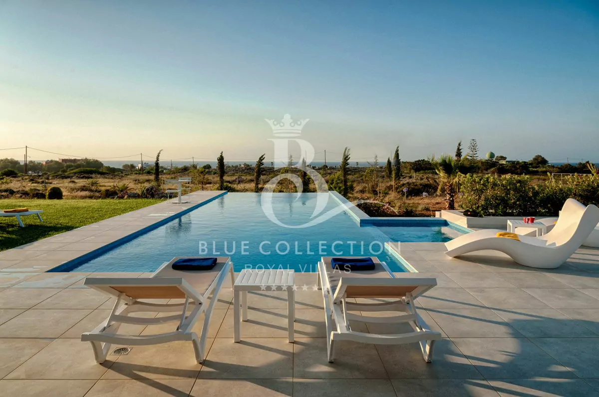 Private Villa for Rent in Crete | Chania | REF: 180412898 | CODE: C-4 | Private Heated Infinity Pool | Sea & Sunset View 