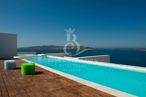 Seafront Private Villa for Rent in Paros | REF: 180412907 | CODE: PRS-26 | Private Pool | Sea & Sunset Views | Sleeps 12 | 6 Bedrooms | 6 Bathrooms
