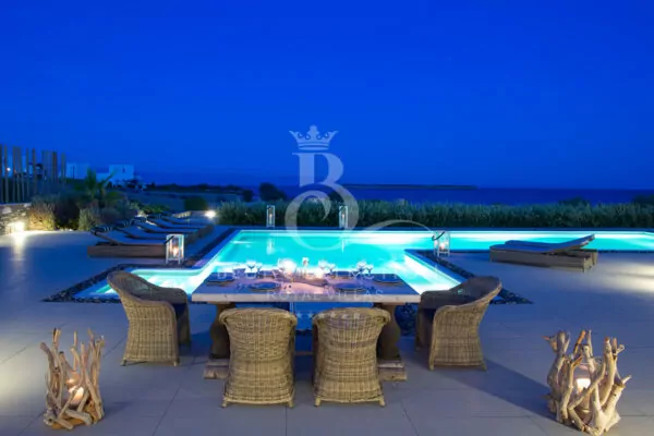 Luxury Beachfront Villa for Rent in Paros-Greece | REF: 180412922 | CODE: PRS-29 | Private Swimming Pool | Sea View | Sleeps 9 | 5 Bedrooms | 5 Bathrooms