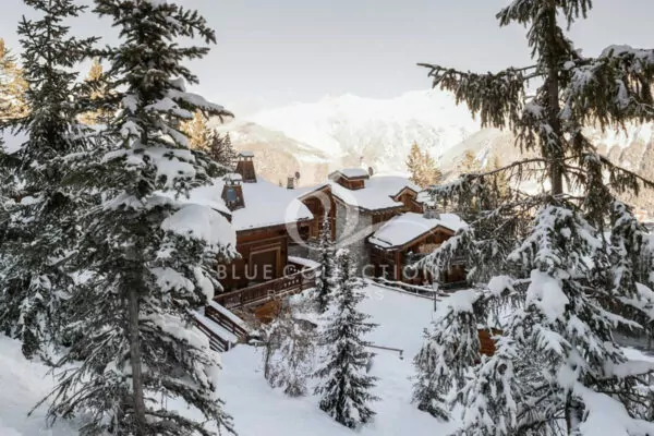 Luxury Ski Chalet to Rent in Courchevel 1850 – France | REF: 180413040 | CODE: FCR-71 | Indoor Jacuzzi | Sleeps 10 | 5 Bedrooms | 5 Bathrooms