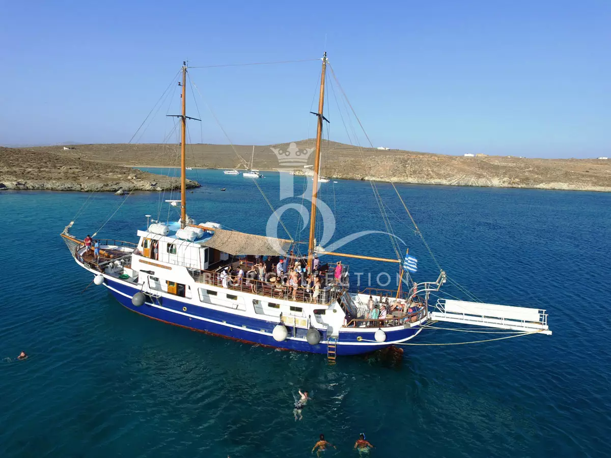 yachts for rent in mykonos